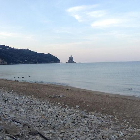 Louiza Apartments Agios Gordios  Zewnętrze zdjęcie