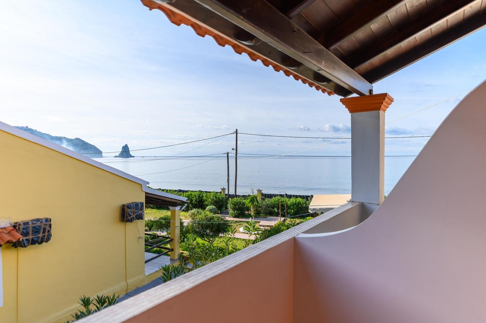 Louiza Apartments Agios Gordios  Zewnętrze zdjęcie