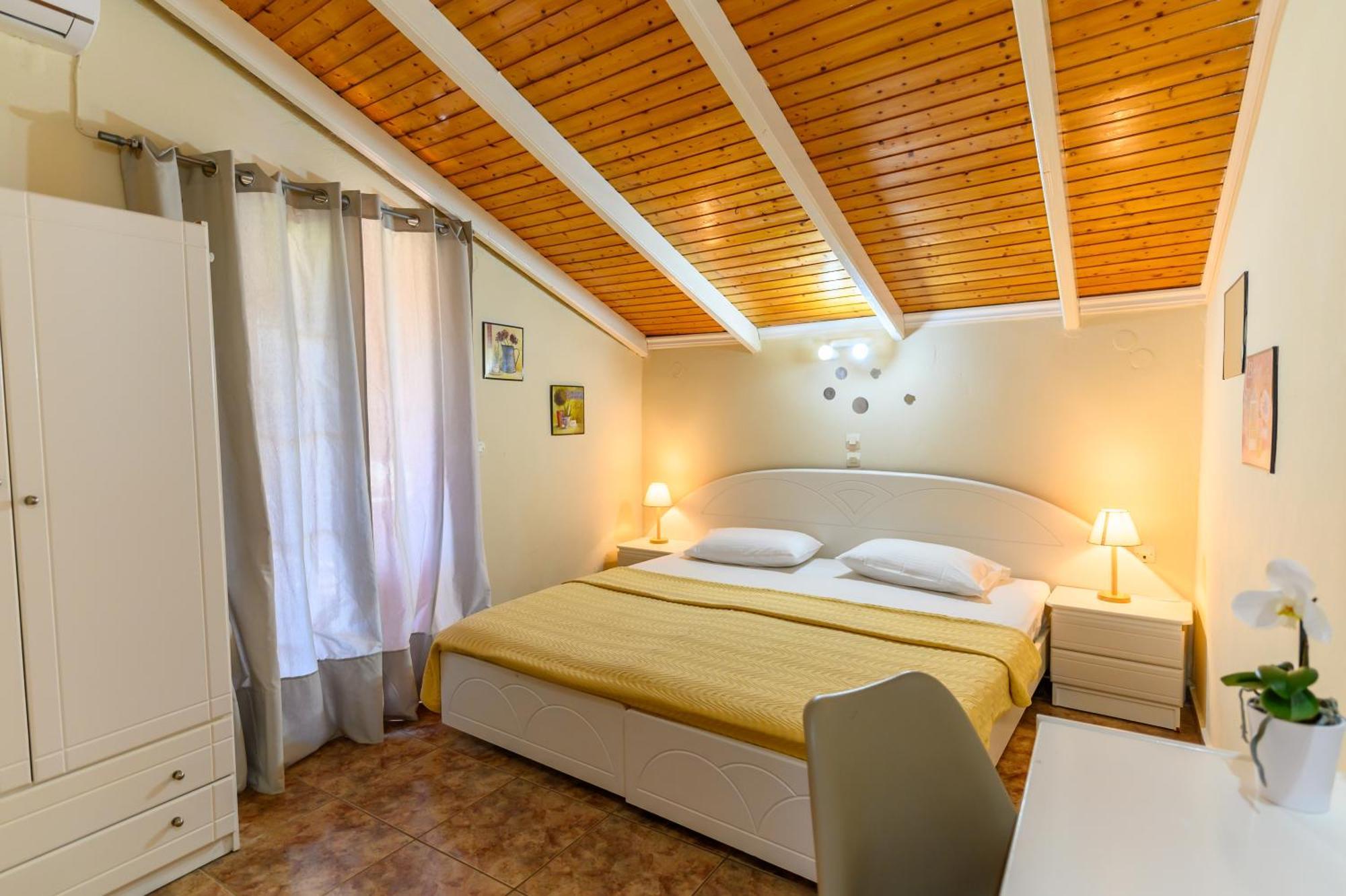Louiza Apartments Agios Gordios  Zewnętrze zdjęcie
