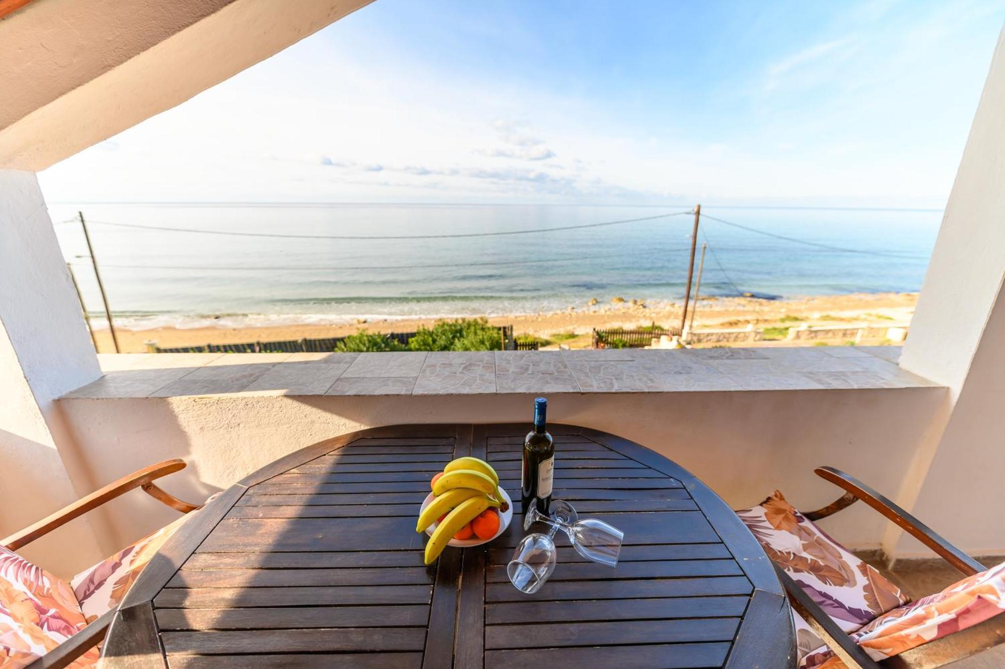 Louiza Apartments Agios Gordios  Zewnętrze zdjęcie